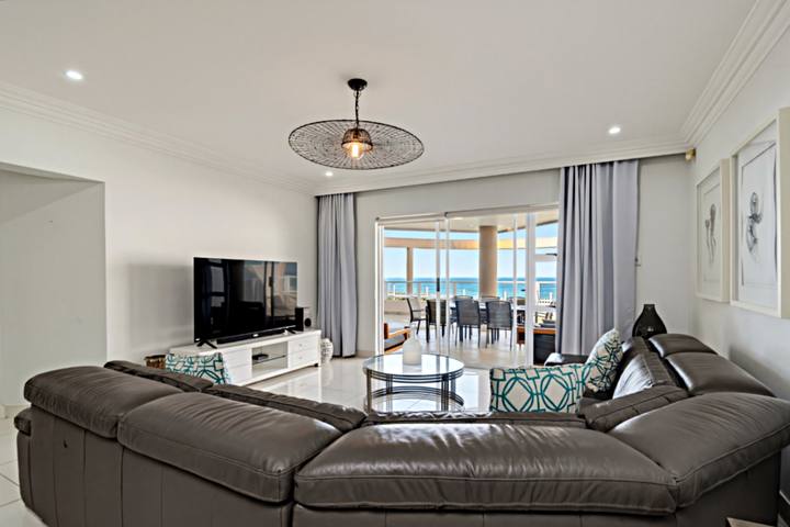 Dolphin Cove 2 Lounge